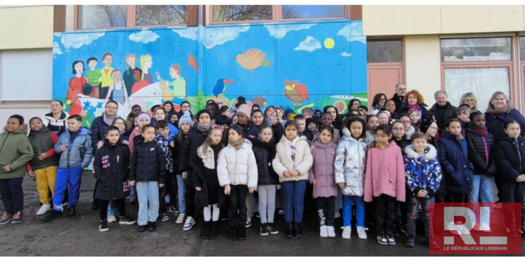 Paul-Verlaine : les élèves choristes dévoilent leur fresque murale