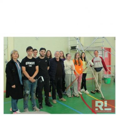 Le gymnase de l’école La Fontaine rafraîchi par des jeunes motivés