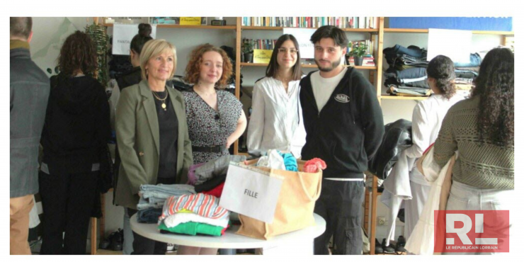 La friperie gratuite rencontre un vif succès auprès des jeunes et de leurs familles