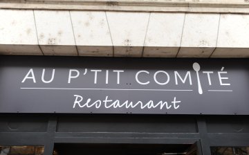 Au P’tit Comité, Patrick forme ses collègues au métier de serveur