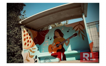 Les jeunes donnent des couleurs aux abris de bus