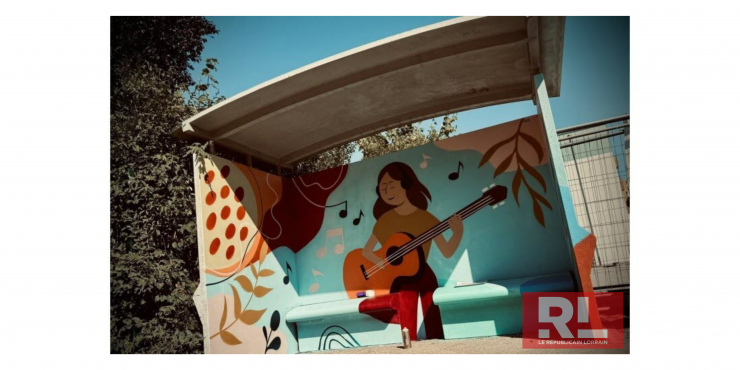 Les jeunes donnent des couleurs aux abris de bus