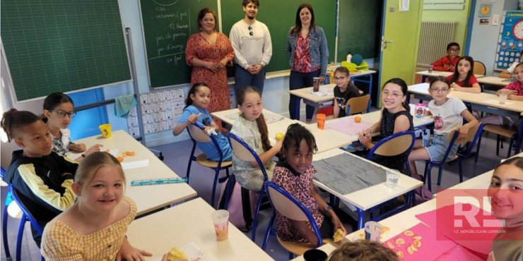 Encadrée par les enseignants et des parents d’élèves, l’opération petit-déjeuner s’est déroulée en présence de Laura Aubry, conseillère sociale chez ICF Nord Est, et de Marine Collard et Lucas Pourchaux, tous deux éducateurs spécialisés du CMSEA de Woippy.
